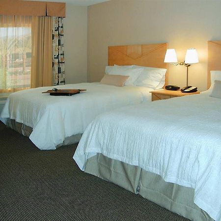 Hampton Inn & Suites Highland 샌 베르나디노 객실 사진