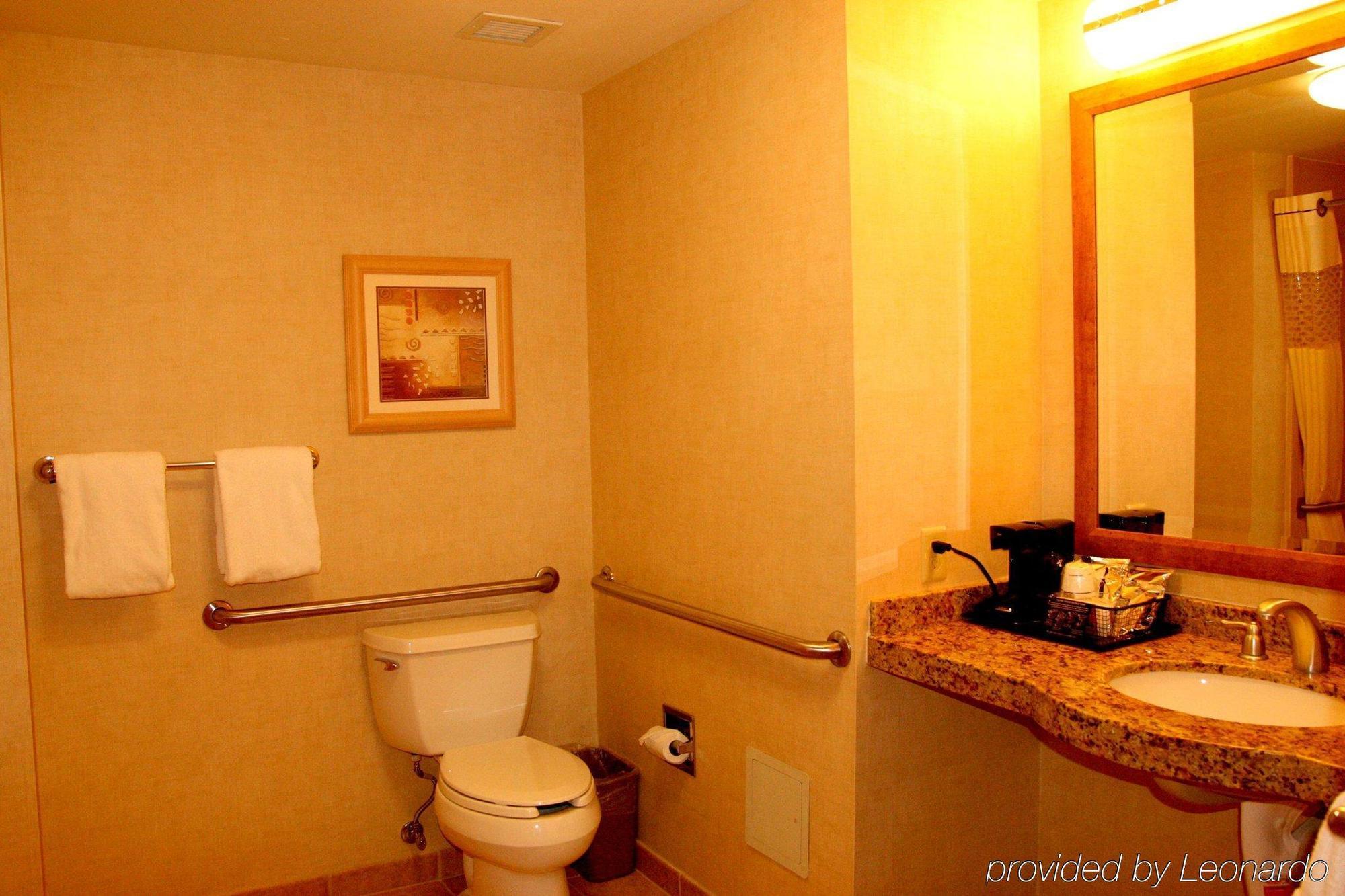 Hampton Inn & Suites Highland 샌 베르나디노 객실 사진