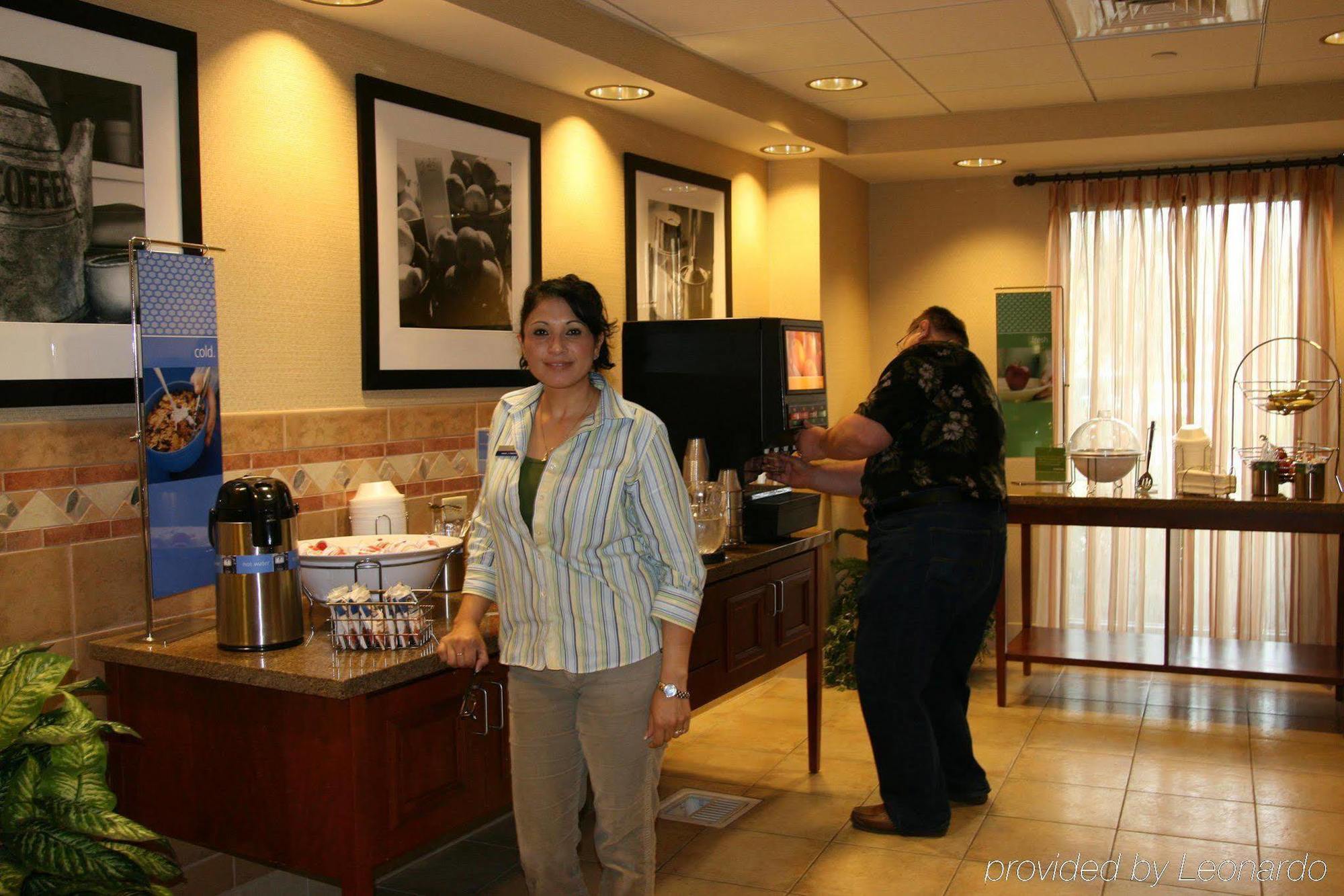 Hampton Inn & Suites Highland 샌 베르나디노 레스토랑 사진