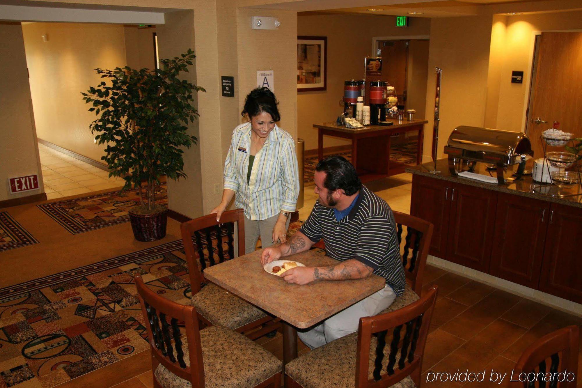Hampton Inn & Suites Highland 샌 베르나디노 레스토랑 사진
