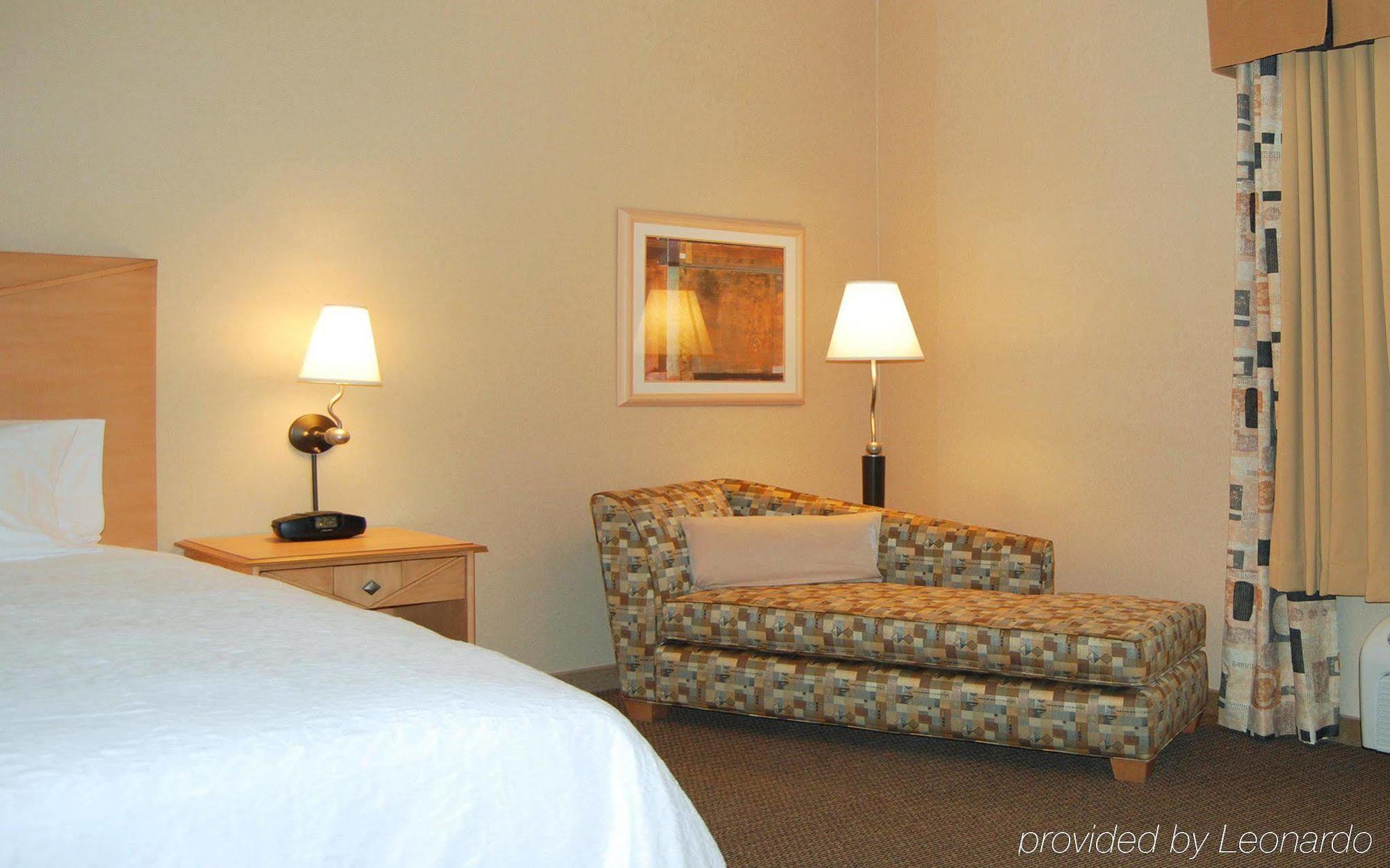 Hampton Inn & Suites Highland 샌 베르나디노 객실 사진