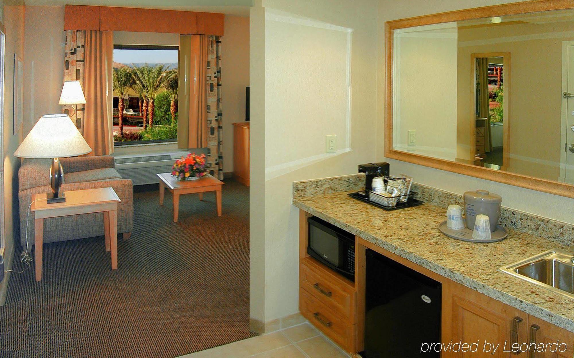 Hampton Inn & Suites Highland 샌 베르나디노 객실 사진